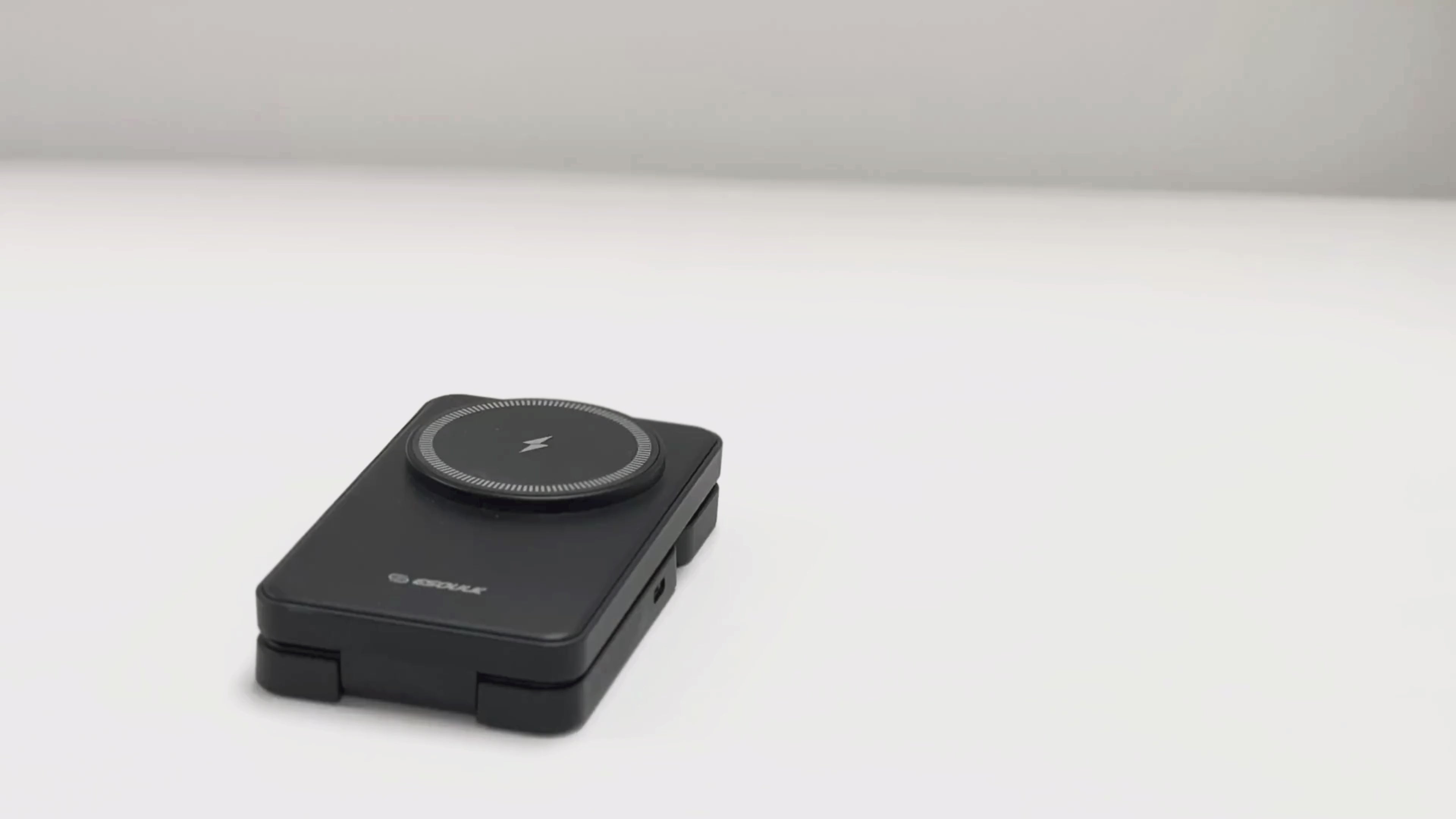 Esoulk 3-in-1 Foldable Magnetic Wireless Charger for smartphone, earbuds, and smartwatch.